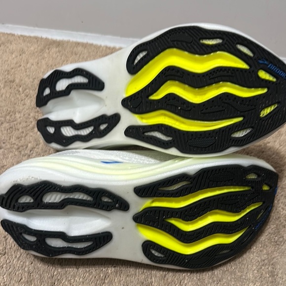 Brooks Gylcerin MAX Athletic Running Shoes with Cushioned Sole. Worn twice - Picture 5 of 5